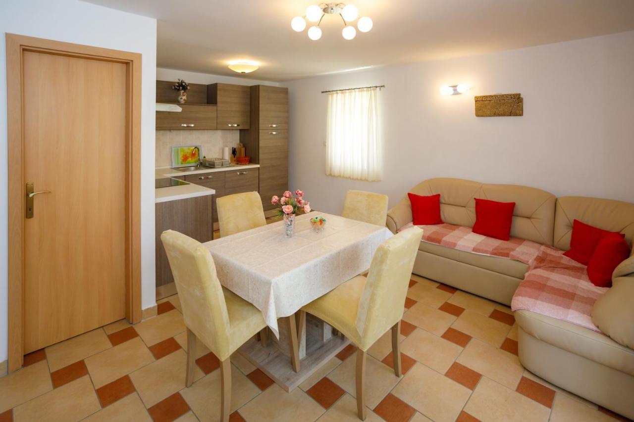 Apartmani Bakran Krk Town Exteriör bild