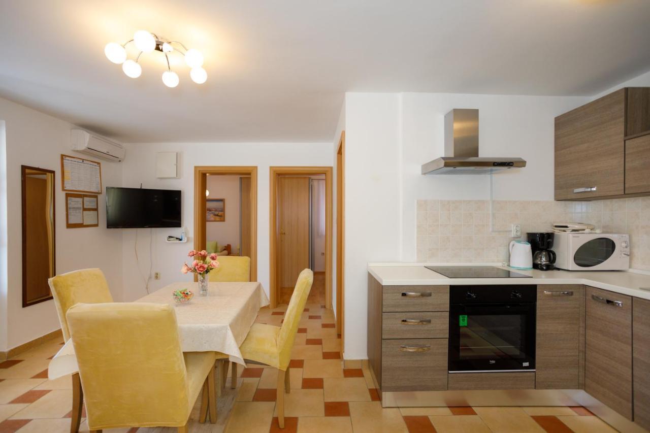Apartmani Bakran Krk Town Exteriör bild