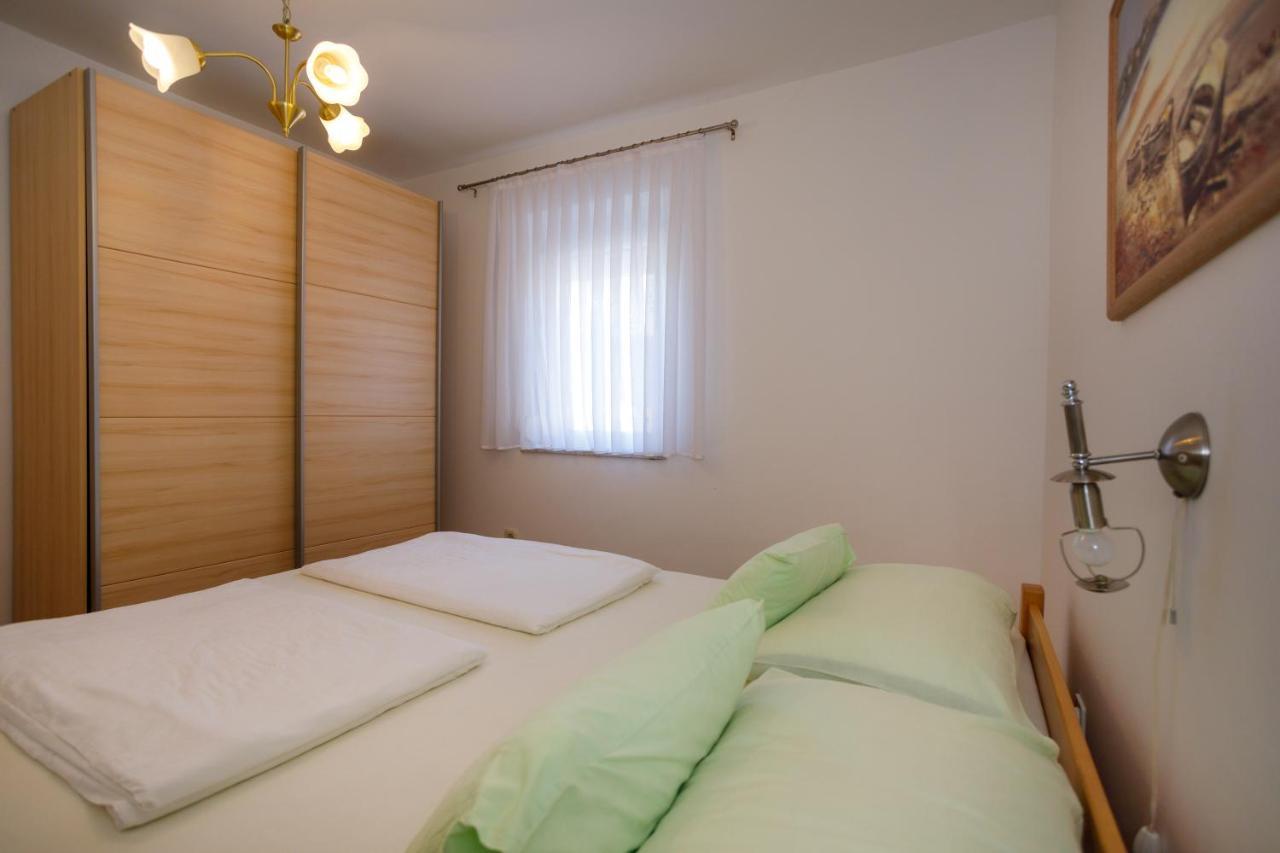 Apartmani Bakran Krk Town Exteriör bild