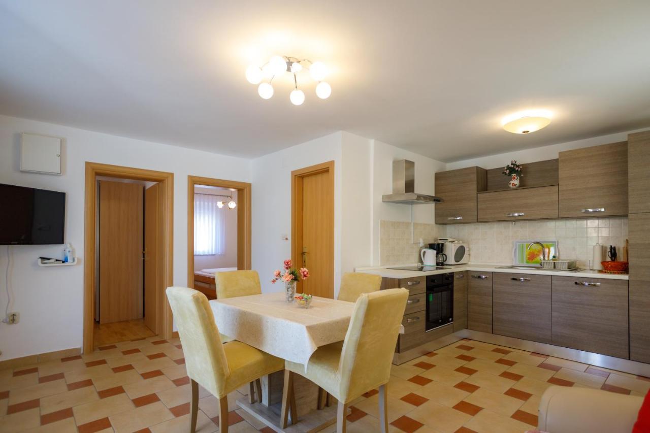 Apartmani Bakran Krk Town Exteriör bild