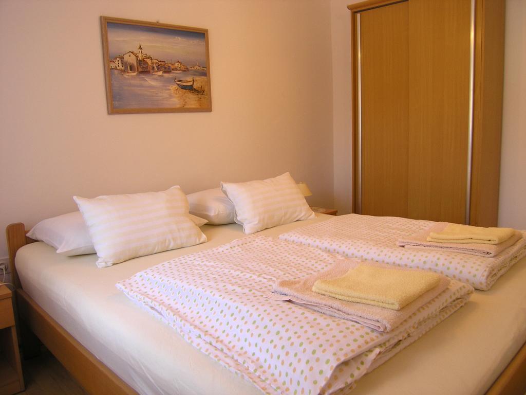 Apartmani Bakran Krk Town Exteriör bild